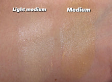 Load image into Gallery viewer, CoverGirl Simply Ageless Skin Perfector Essence - Medium.
