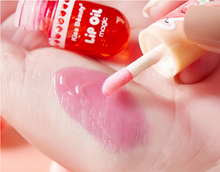 Load image into Gallery viewer, Kiss beauty lip oil.
